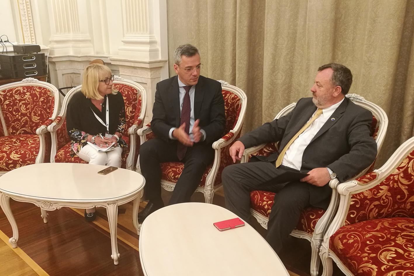  Предсједавајући Дома народа Огњен Тадић разговарао у Букурешту са предсједником Сената Ирске